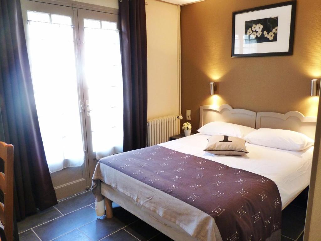 Hôtel-Restaurant La P'tite Auberge Lillebonne Zimmer foto