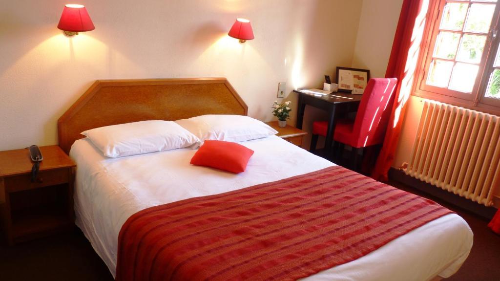 Hôtel-Restaurant La P'tite Auberge Lillebonne Zimmer foto