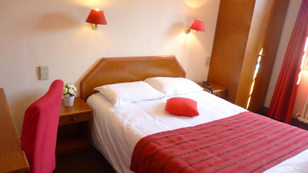 Hôtel-Restaurant La P'tite Auberge Lillebonne Zimmer foto